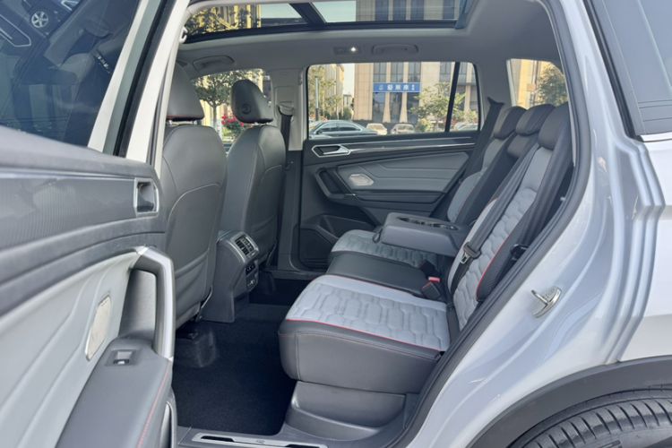 Used Volkswagen Tiguan L 2022 330TSI Automatic Two-Wheel Drive R-Line Flagship Edition Interior 6