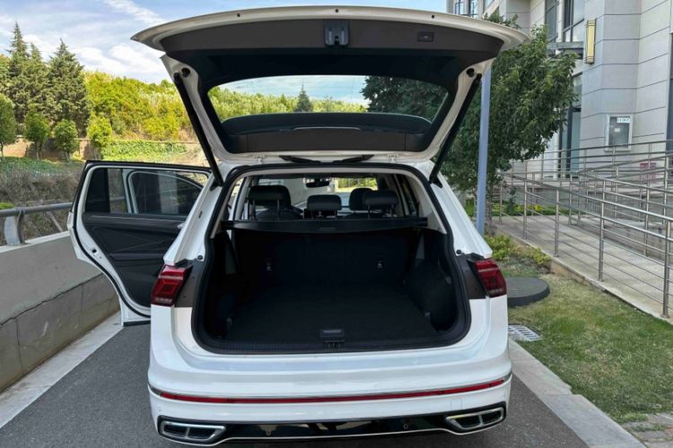 Used Volkswagen Tiguan L 2022 330TSI Automatic Two-Wheel Drive R-Line Enhanced Edition Interior 8