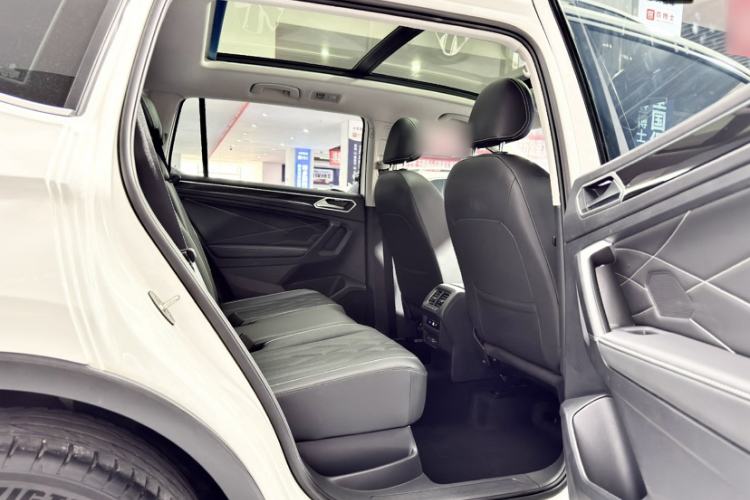 Used Volkswagen Tiguan L 2022 330TSI Automatic Two-Wheel Drive Smart Edition Interior 8