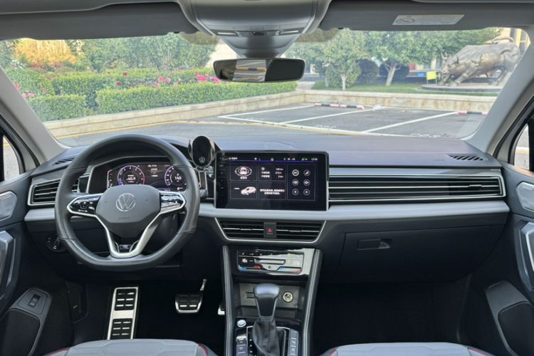 Used Volkswagen Tiguan L 2022 330TSI Automatic Two-Wheel Drive R-Line Flagship Edition Interior 9