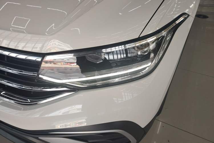 Used Volkswagen Tiguan L 2022 330TSI Automatic Two-Wheel Drive Smart Edition Left Front Headlight