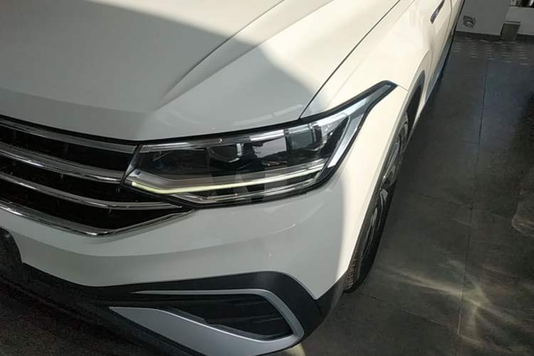 Used Volkswagen Tiguan L 2022 330TSI Automatic Two-Wheel Drive Smart Edition Left Front Headlight