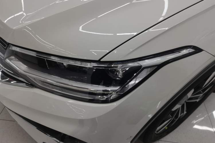 Used Volkswagen Tiguan L 2022 330TSI Automatic Two-Wheel Drive R-Line Enhanced Edition Left Front Headlight