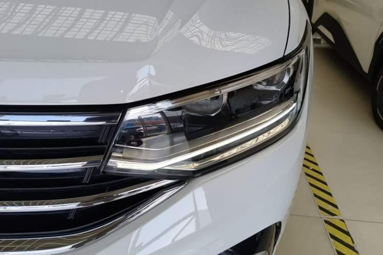 Used Volkswagen Tiguan L 2022 380TSI Automatic All-Wheel Drive R-Line Enhanced Comfort 7-Seater Left Front Headlight