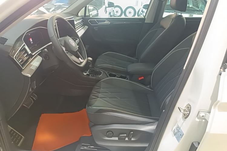 Used Volkswagen Tiguan L 2022 330TSI Automatic Two-Wheel Drive R-Line Enhanced Edition Left Front Seat