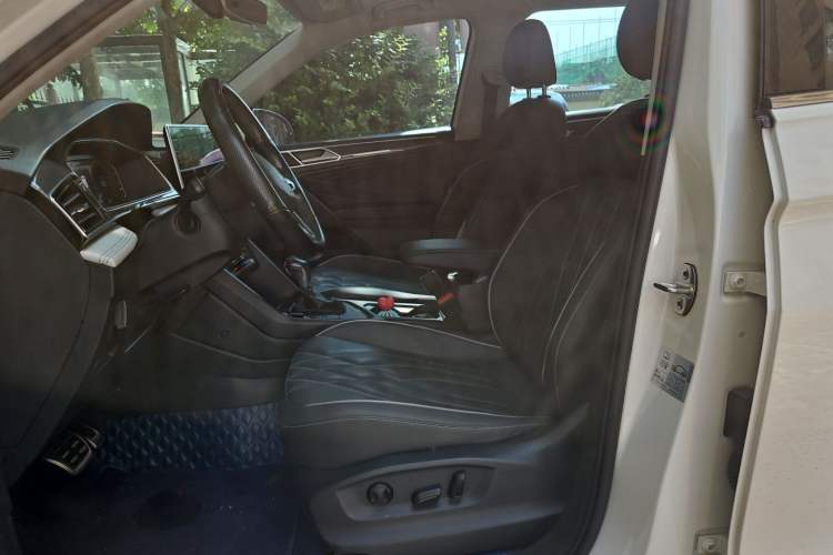 Used Volkswagen Tiguan L 2022 330TSI Automatic Two-Wheel Drive R-Line Enhanced Edition Left Front Seat