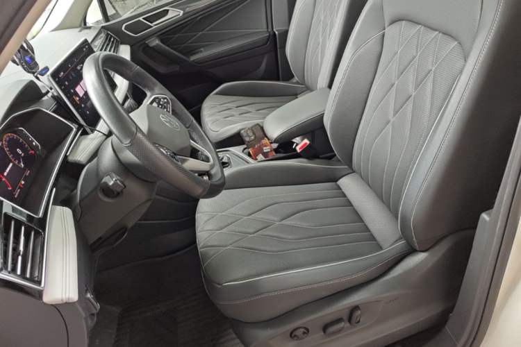 Used Volkswagen Tiguan L 2022 330TSI Automatic Two-Wheel Drive R-Line Enhanced Edition Left Front Seat