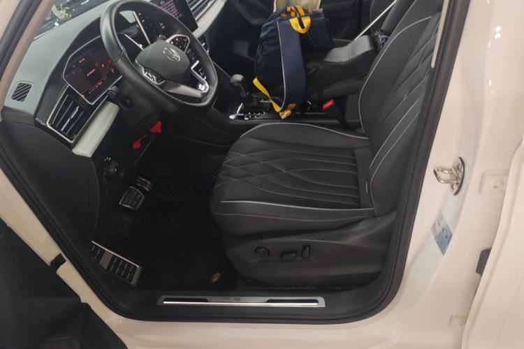 Used Volkswagen Tiguan L 2022 330TSI Automatic Two-Wheel Drive R-Line Enhanced Edition Left Front Seat