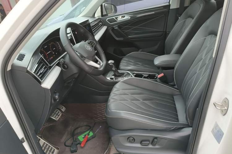 Used Volkswagen Tiguan L 2022 330TSI Automatic Two-Wheel Drive R-Line Enhanced Edition Left Front Seat
