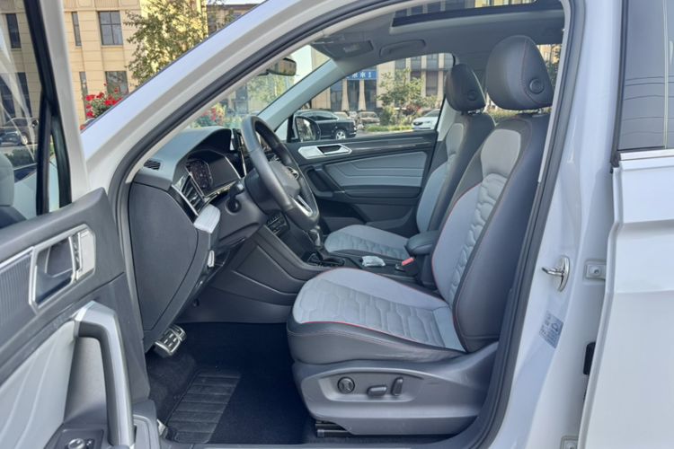 Used Volkswagen Tiguan L 2022 330TSI Automatic Two-Wheel Drive R-Line Flagship Edition Left Front Seat
