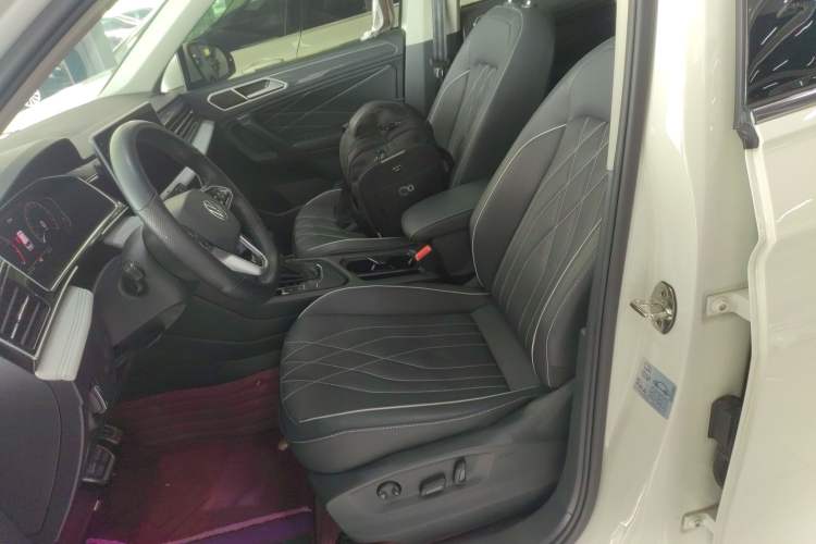 Used Volkswagen Tiguan L 2022 330TSI Automatic Two-Wheel Drive R-Line Enhanced Edition Left Front Seat