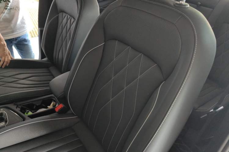 Used Volkswagen Tiguan L 2022 330TSI Automatic Two-Wheel Drive Smart Edition Left Front Seat