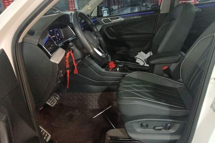 Used Volkswagen Tiguan L 2022 330TSI Automatic Two-Wheel Drive R-Line Enhanced Edition Left Front Seat