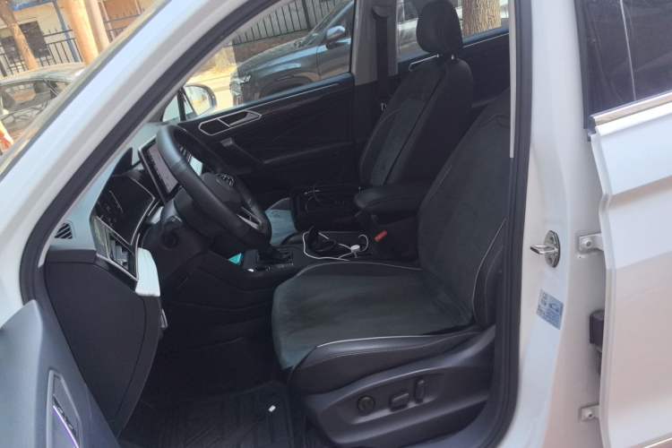 Used Volkswagen Tiguan L 2022 330TSI Automatic Two-Wheel Drive R-Line Enhanced Edition Left Front Seat