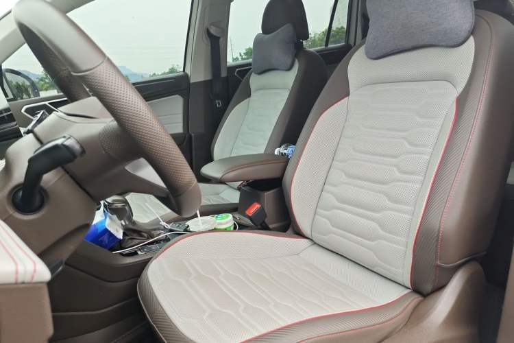 Used Volkswagen Tiguan L 2022 330TSI Automatic Two-Wheel Drive R-Line Flagship Edition Left Front Seat