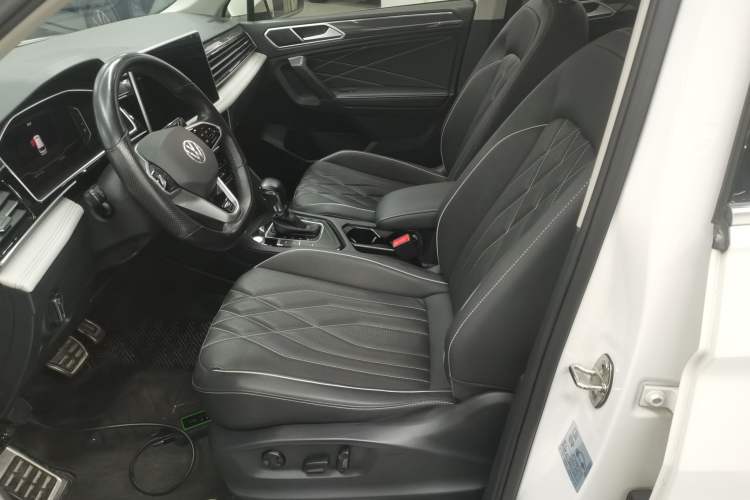 Used Volkswagen Tiguan L 2022 330TSI Automatic Two-Wheel Drive R-Line Enhanced Edition Left Front Seat