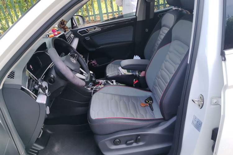 Used Volkswagen Tiguan L 2022 330TSI Automatic Two-Wheel Drive R-Line Flagship Edition Left Front Seat