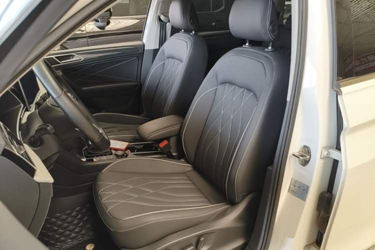 Used Volkswagen Tiguan L 2022 380TSI Automatic All-Wheel Drive R-Line Enhanced Comfort 7-Seater Left Front Seat