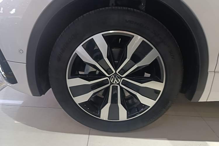 Used Volkswagen Tiguan L 2022 330TSI Automatic Two-Wheel Drive R-Line Enhanced Edition Left Front Wheel Hub