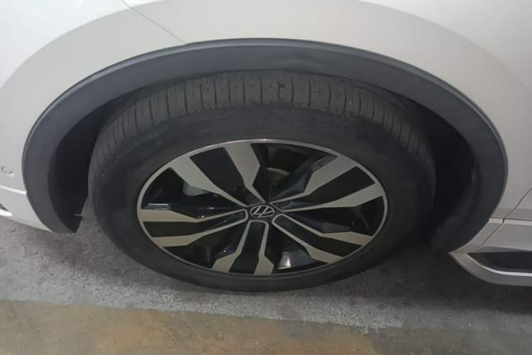 Used Volkswagen Tiguan L 2022 330TSI Automatic Two-Wheel Drive R-Line Enhanced Edition Left Front Wheel Hub