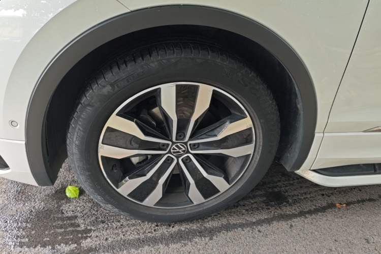 Used Volkswagen Tiguan L 2022 330TSI Automatic Two-Wheel Drive R-Line Enhanced Edition Left Front Wheel Hub