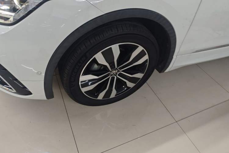 Used Volkswagen Tiguan L 2022 330TSI Automatic Two-Wheel Drive R-Line Enhanced Edition Left Front Wheel Hub