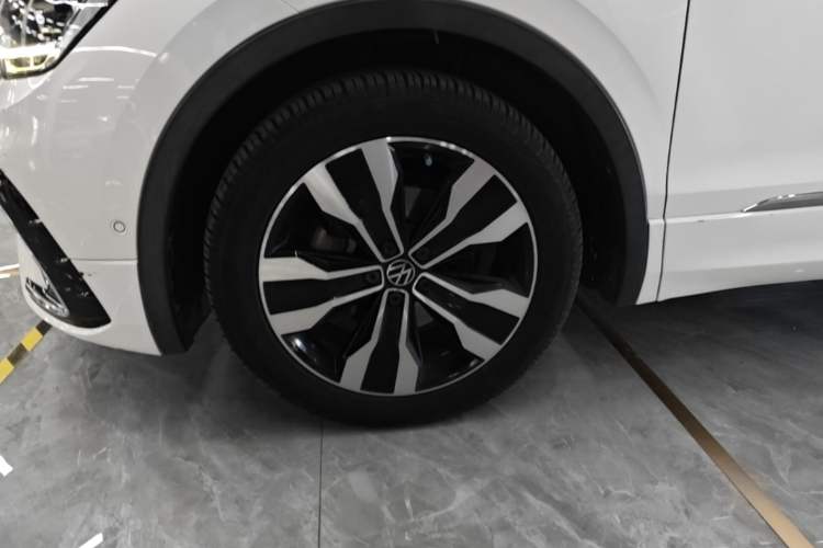Used Volkswagen Tiguan L 2022 330TSI Automatic Two-Wheel Drive R-Line Enhanced Edition Left Front Wheel Hub