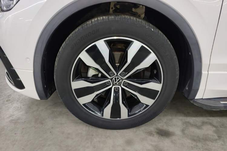 Used Volkswagen Tiguan L 2022 330TSI Automatic Two-Wheel Drive R-Line Enhanced Edition Left Front Wheel Hub