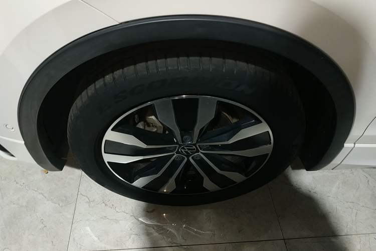 Used Volkswagen Tiguan L 2022 330TSI Automatic Two-Wheel Drive R-Line Enhanced Edition Left Front Wheel Hub