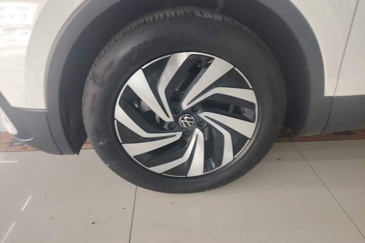 Used Volkswagen Tiguan L 2022 330TSI Automatic Two-Wheel Drive Smart Edition Left Front Wheel Hub