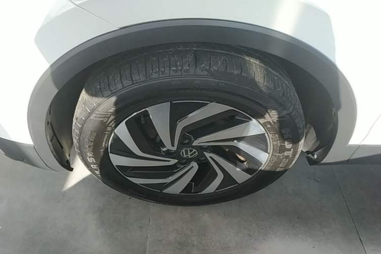 Used Volkswagen Tiguan L 2022 330TSI Automatic Two-Wheel Drive Smart Edition Left Front Wheel Hub