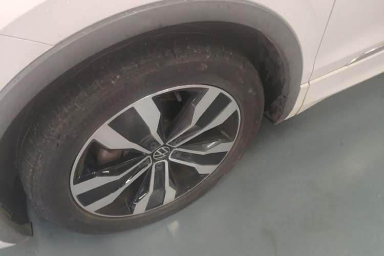 Used Volkswagen Tiguan L 2022 330TSI Automatic Two-Wheel Drive R-Line Enhanced Edition Left Front Wheel Hub