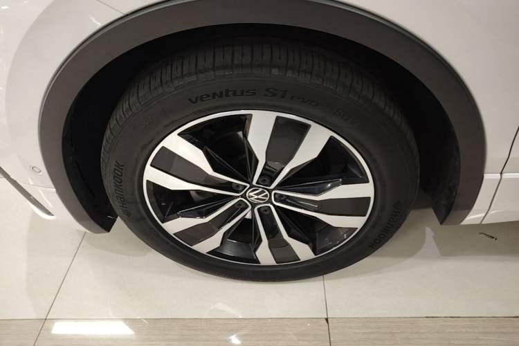 Used Volkswagen Tiguan L 2022 330TSI Automatic Two-Wheel Drive R-Line Enhanced Edition Left Front Wheel Hub