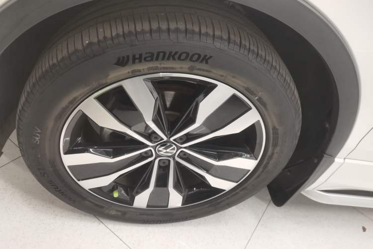 Used Volkswagen Tiguan L 2022 330TSI Automatic Two-Wheel Drive R-Line Enhanced Edition Left Front Wheel Hub
