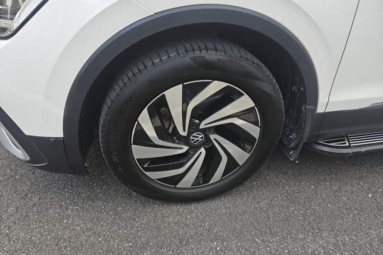 Used Volkswagen Tiguan L 2022 330TSI Automatic Two-Wheel Drive Smart Edition Left Front Wheel Hub