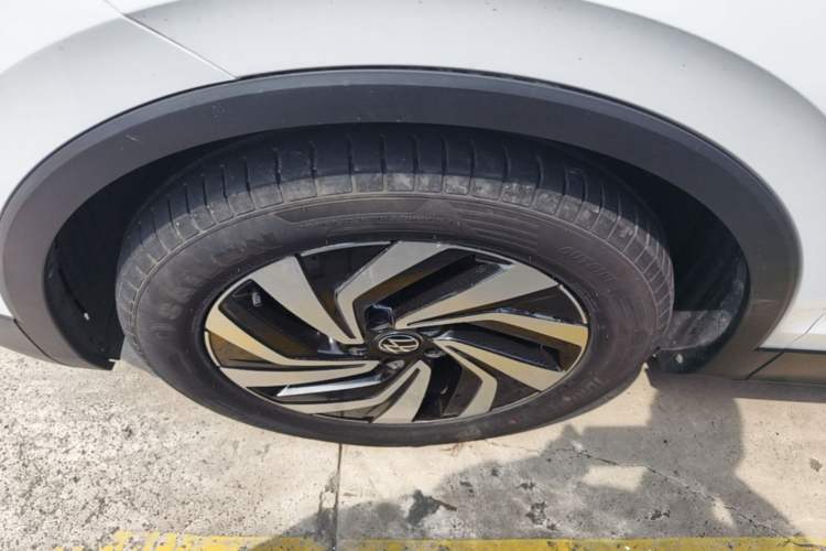 Used Volkswagen Tiguan L 2022 330TSI Automatic Two-Wheel Drive Smart Edition Left Front Wheel Hub