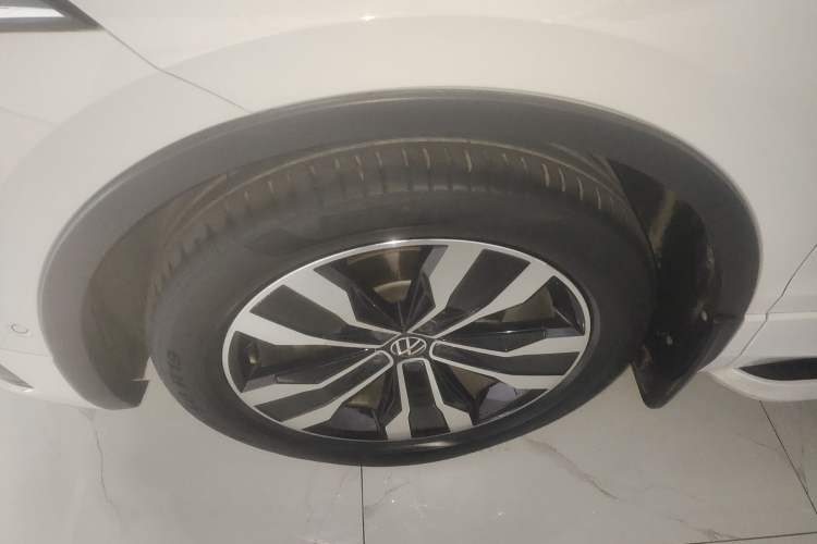 Used Volkswagen Tiguan L 2022 330TSI Automatic Two-Wheel Drive R-Line Enhanced Edition Left Front Wheel Hub