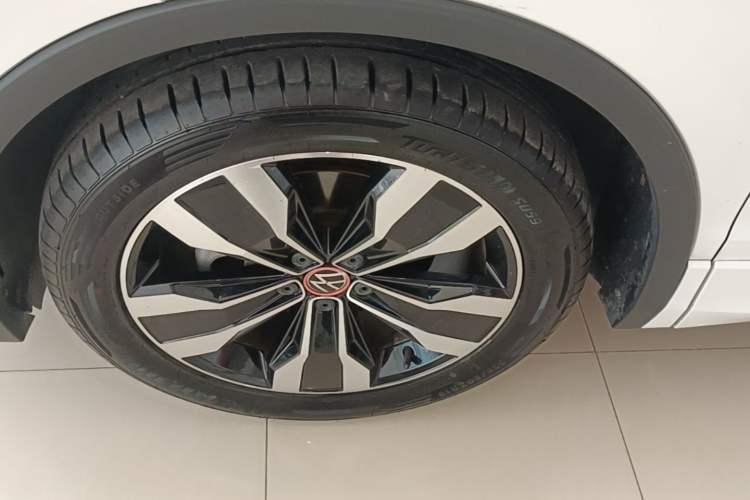 Used Volkswagen Tiguan L 2022 330TSI Automatic Two-Wheel Drive R-Line Enhanced Edition Left Front Wheel Hub