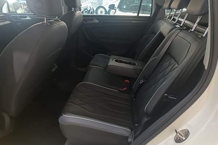 Used Volkswagen Tiguan L 2022 330TSI Automatic Two-Wheel Drive R-Line Enhanced Edition Left Rear Seat