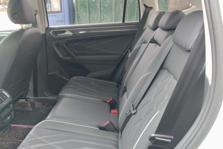 Used Volkswagen Tiguan L 2022 330TSI Automatic Two-Wheel Drive R-Line Enhanced Edition Left Rear Seat