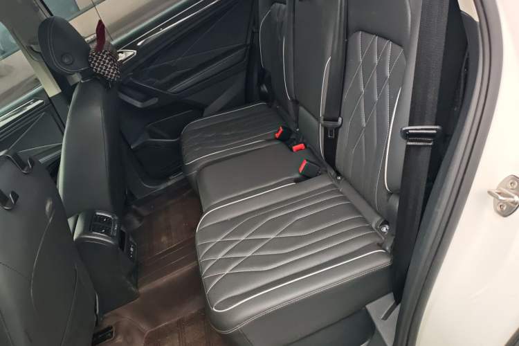 Used Volkswagen Tiguan L 2022 330TSI Automatic Two-Wheel Drive R-Line Enhanced Edition Left Rear Seat