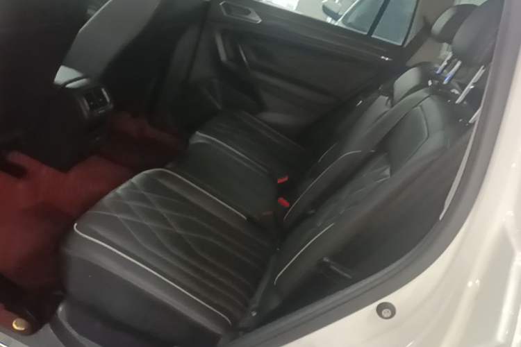 Used Volkswagen Tiguan L 2022 330TSI Automatic Two-Wheel Drive R-Line Enhanced Edition Left Rear Seat