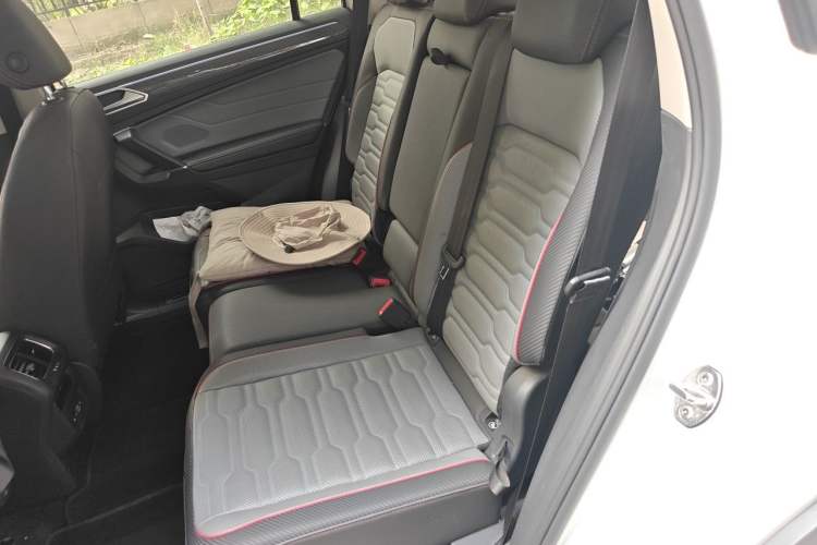 Used Volkswagen Tiguan L 2022 330TSI Automatic Two-Wheel Drive R-Line Flagship Edition Left Rear Seat