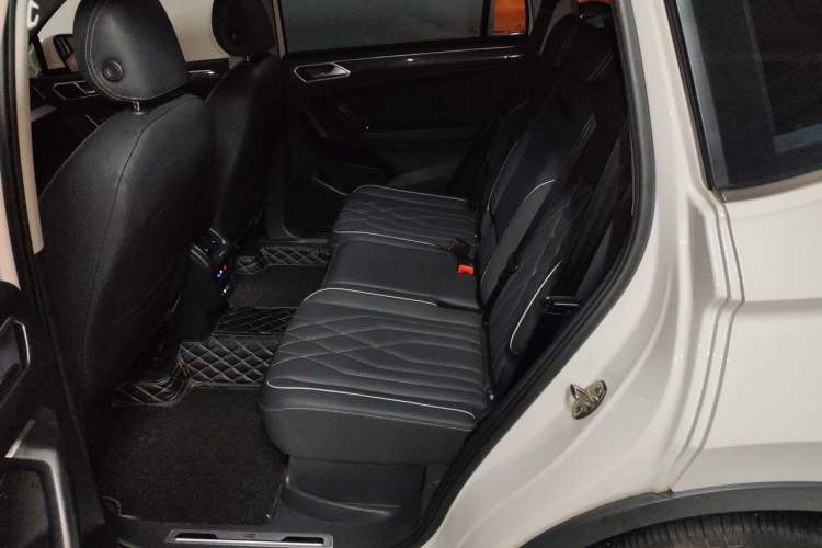 Used Volkswagen Tiguan L 2022 330TSI Automatic Two-Wheel Drive R-Line Enhanced Edition Left Rear Seat