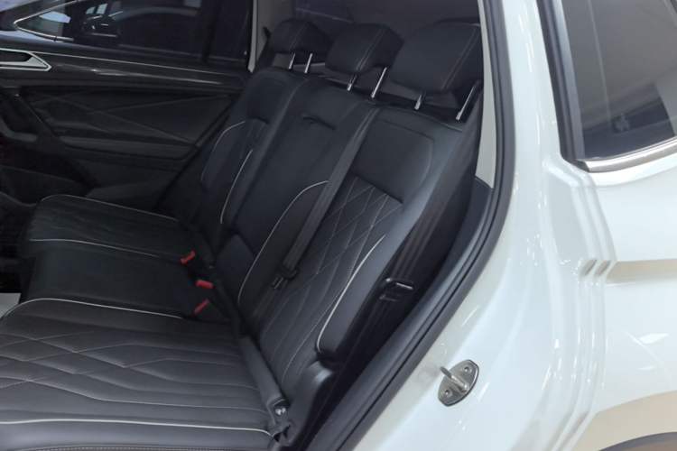 Used Volkswagen Tiguan L 2022 330TSI Automatic Two-Wheel Drive Smart Edition Left Rear Seat