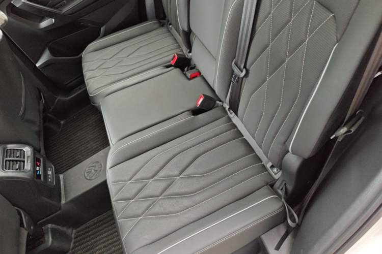 Used Volkswagen Tiguan L 2022 330TSI Automatic Two-Wheel Drive R-Line Enhanced Edition Left Rear Seat