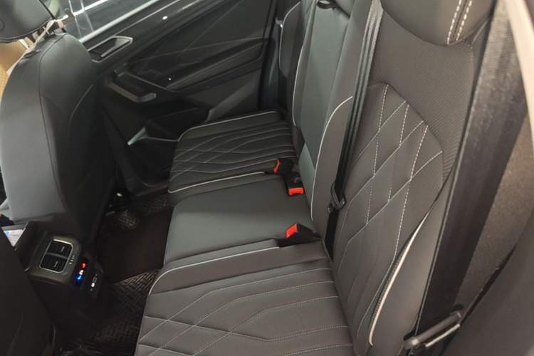 Used Volkswagen Tiguan L 2022 330TSI Automatic Two-Wheel Drive R-Line Enhanced Edition Left Rear Seat