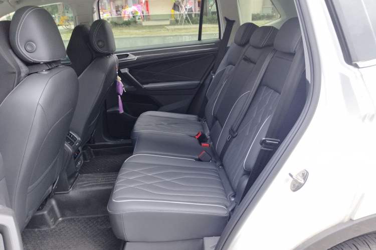 Used Volkswagen Tiguan L 2022 330TSI Automatic Two-Wheel Drive R-Line Enhanced Edition Left Rear Seat