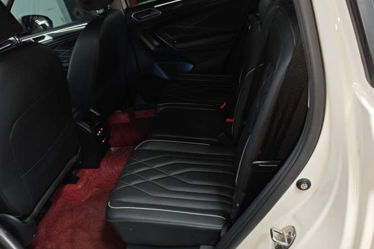Used Volkswagen Tiguan L 2022 330TSI Automatic Two-Wheel Drive R-Line Enhanced Edition Left Rear Seat