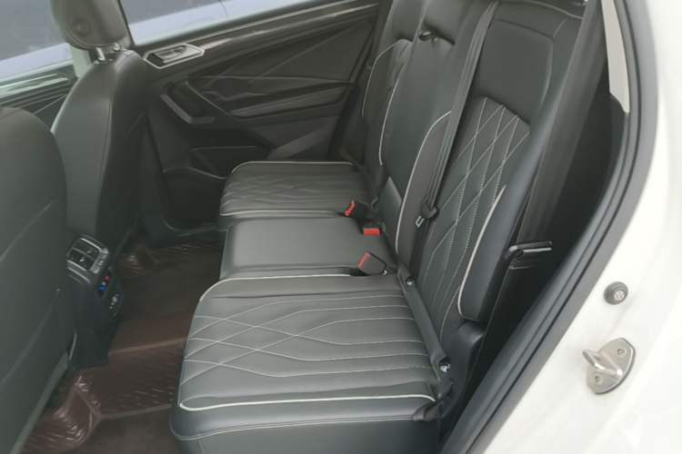 Used Volkswagen Tiguan L 2022 330TSI Automatic Two-Wheel Drive R-Line Enhanced Edition Left Rear Seat
